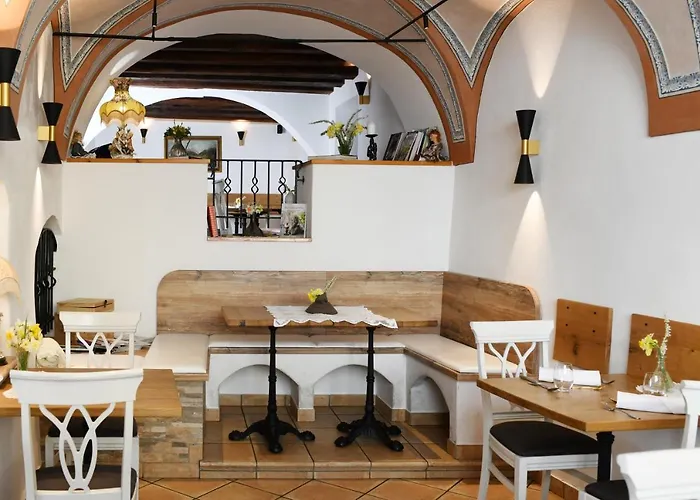 Hisa Linhart, Hotel & Restaurant
