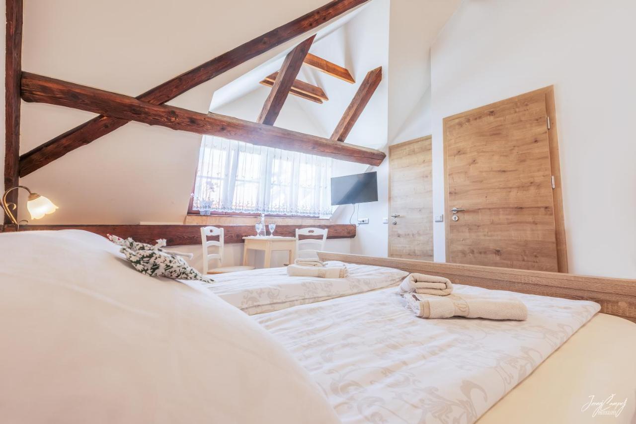 Hisa Linhart, & Restaurant Hotel