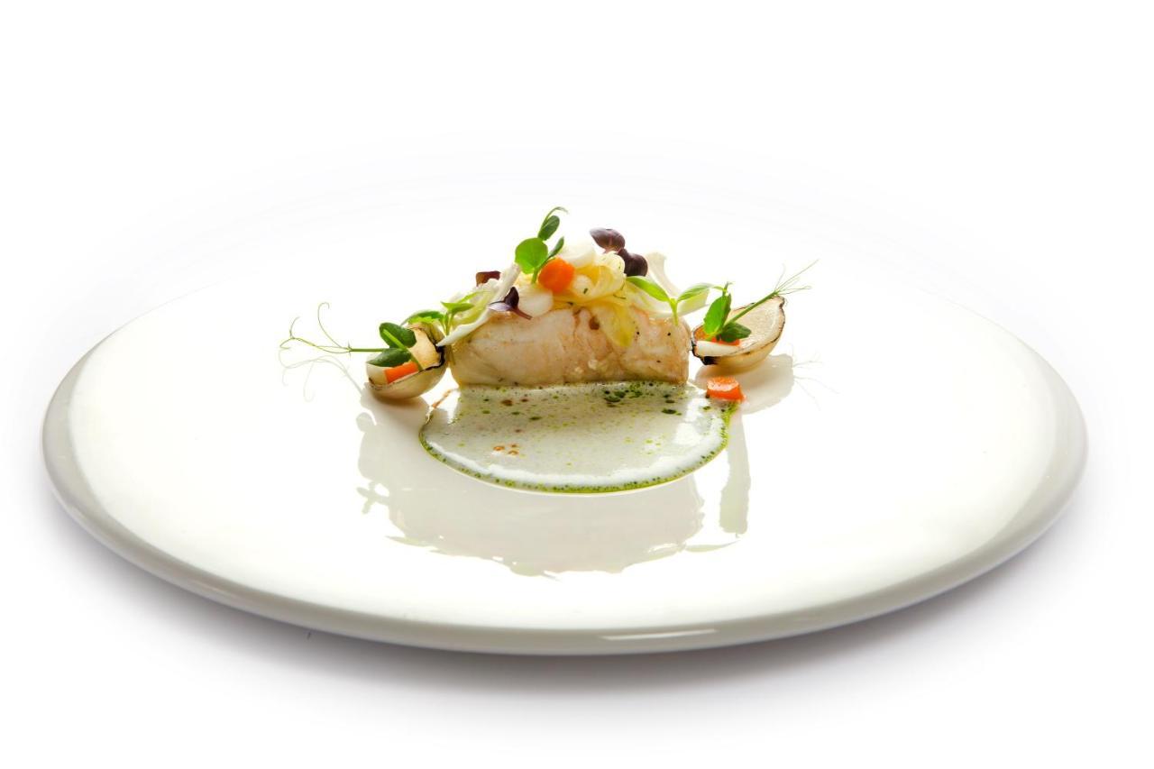 Hisa Linhart, & Restaurant 2*