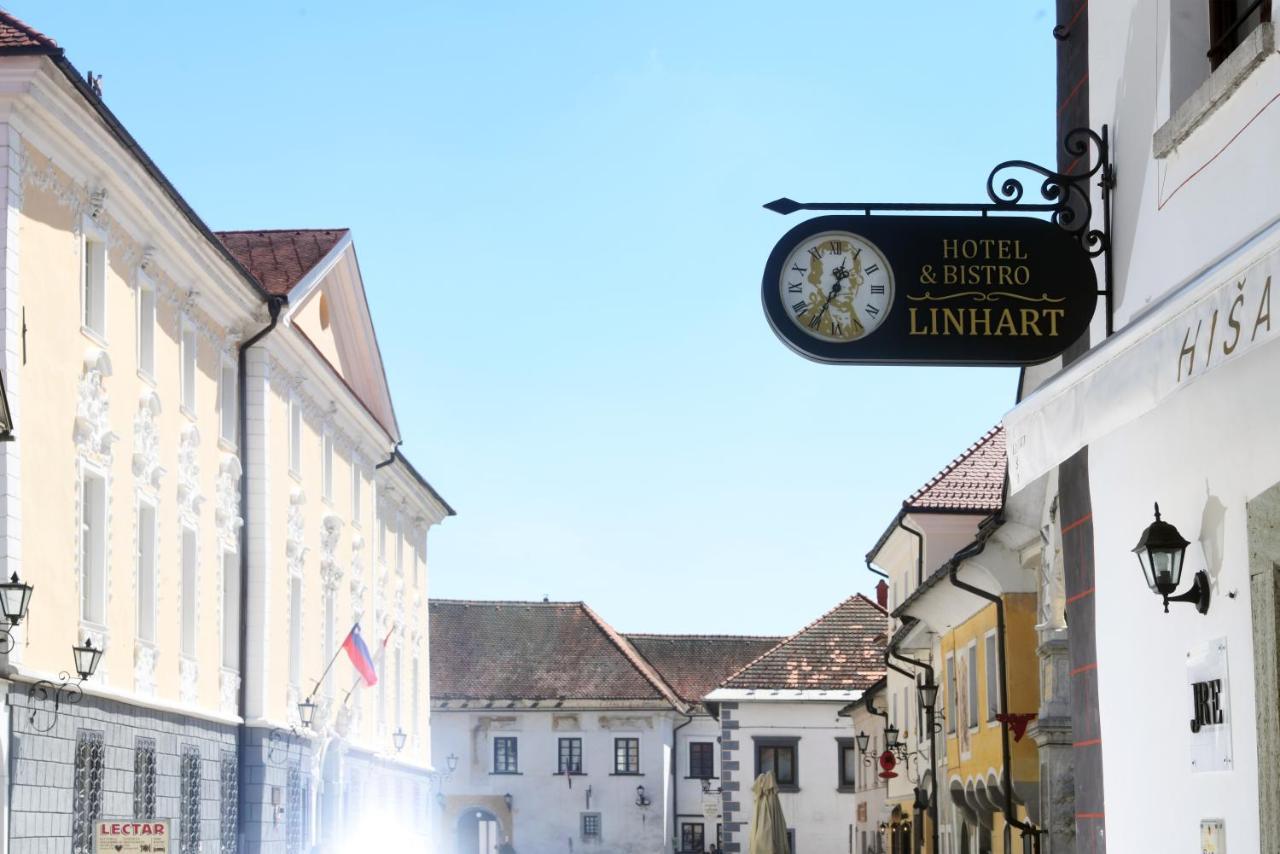 Hisa Linhart, & Restaurant
