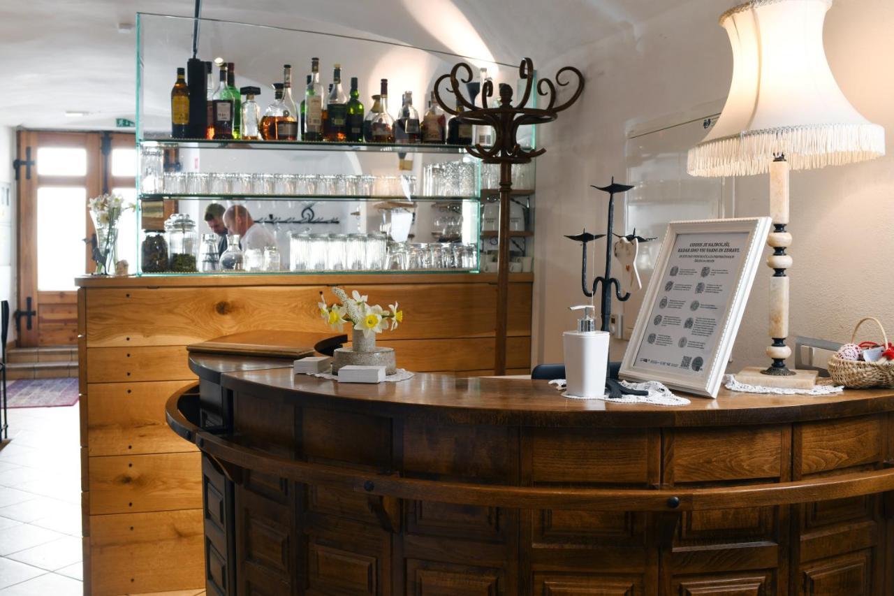 Hisa Linhart, & Restaurant Hotel Radovljica