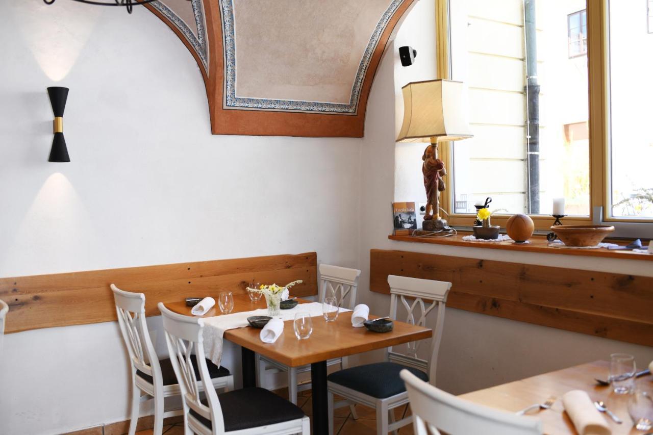 Hisa Linhart, & Restaurant Hotel 2*