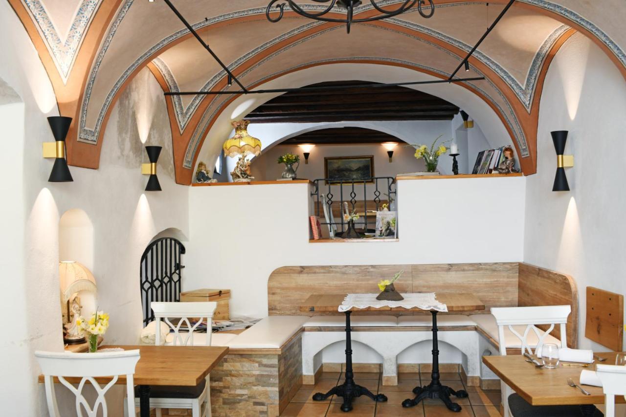 Hisa Linhart, & Restaurant Hotel 2*