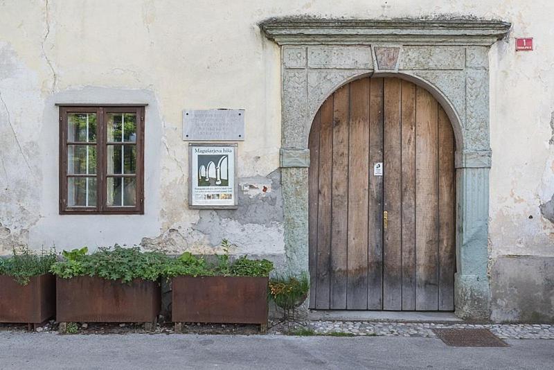 Hiša Linhart, Hotel&restaurant 2*