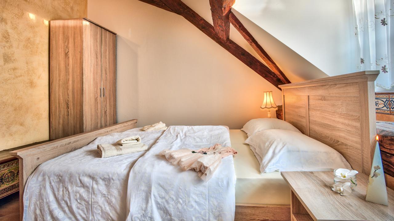 Hisa Linhart, & Restaurant Hotel Radovljica