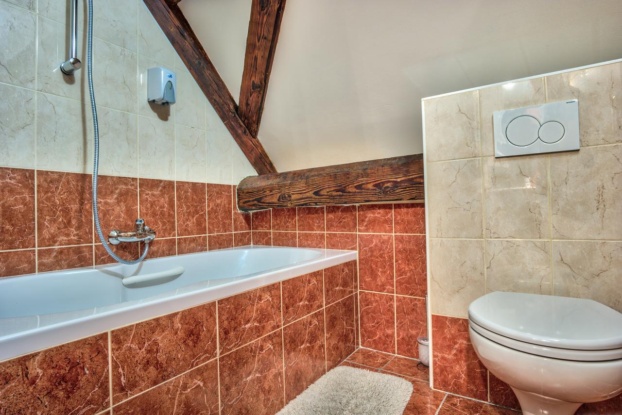 Hisa Linhart, & Restaurant Hotel Radovljica